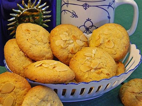 Rezept selbst hab ich aber kein deutschsprachiges zur hand und die zubereitung ist teilweise lange. Knusprige Mandelkekse | Rezept in 2020 | Mandelkekse ...