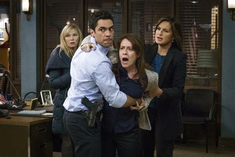 ‘law And Order Svu Recap 16×13 Analyzing The Cosby Effect Observer