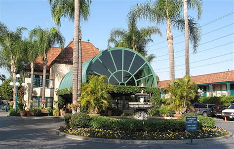 Breakfast is included and the parking is free. Disneyland Hotels-On Site or Off Disney Property Good ...
