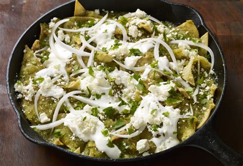 En este post os explicamos cómo cocinar los espárragos verdes, ya que son perfectos para recetas en frío, como guarnición o a la plancha. Desayuno cura resaca: chilaquiles verdes