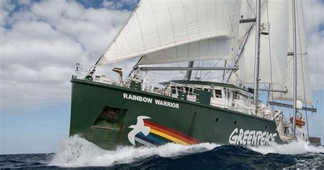 El Rainbow Warrior De Greenpeace Llega A Vilagarcía Tras El Veto De