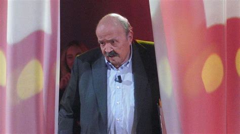 Sul palco del maurizio costanzo show accade di tutto. Maurizio Costanzo "show", la carriera da giornalista tra ...