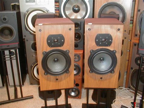 Famous Bandw Dm22 British Audiophile Speakers For Sale Canuck Audio Mart
