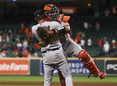 Orioles Win Wild One Over Astros 9 7 Pitchers Walk 10 Big Night For