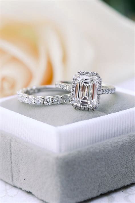 A Showstopping Setting Featuring A Single Halo With Lab Diamonds