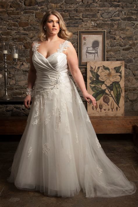 It's similar in design due to the fact that it hugs the hips but the trumpet loses it's fit shortly beyond your if you're confident in your curves and feel good when they're accented then this could be a great style for you. Dress - CALLISTA FALL 2013 BRIDAL Collection: 4213 - For ...