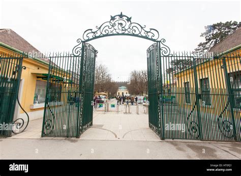 Tiergarten Schönbrunn Entrance Hi Res Stock Photography And Images Alamy