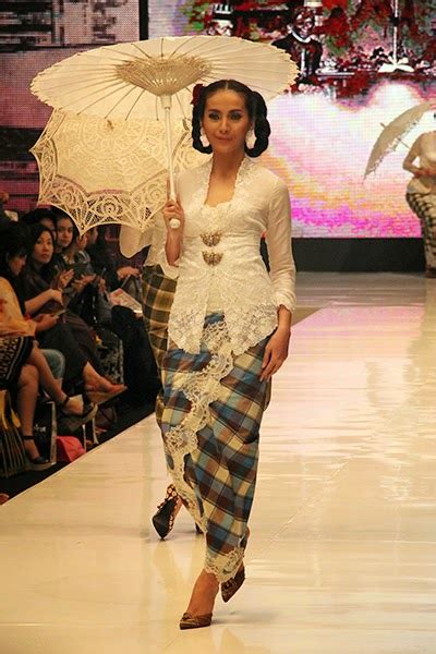 Kebaya Modern Encim  International Kebaya Batik Modern