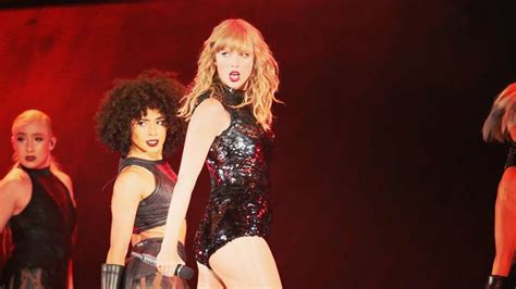 Everyone Is Freaking Out Over Taylor Swift Firing Her Backup Dancer