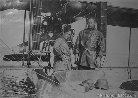 Hydroplane With Two Pilots