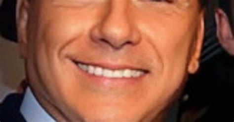 Berlusconi Berretto In Testa E La Data Da Ricordare Lultima Foto Postata Libero Quotidiano