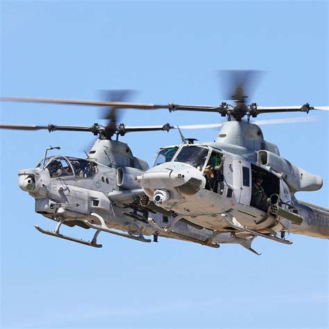 Usmc Uh 1y Venom And Ah 1z Viper Helicopter Gunships Ah1zviper Ah1z