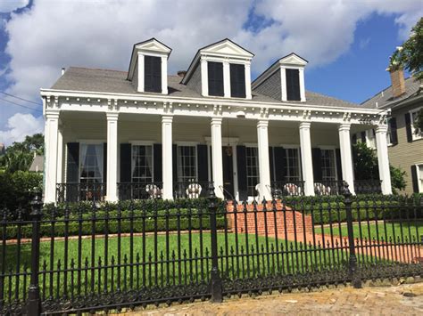 Please remember to wear comfortable shoes. Garden District - New Orleans Architecture Tours