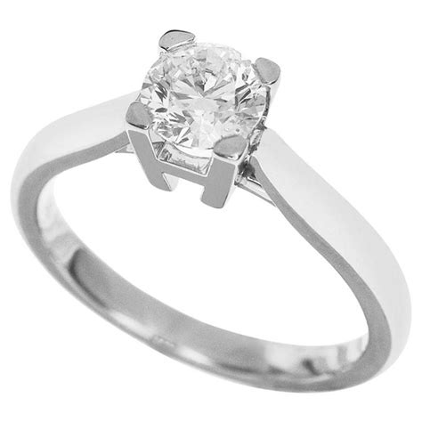 Clear and concise information you want to know is listed below. Harry Winston 0.50 Carat Diamond Platinum HW Ring For Sale ...