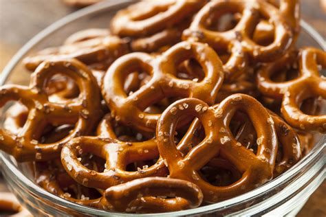 Whole Wheat Pretzels From 15 Best Snack Foods For Diabetics The Daily