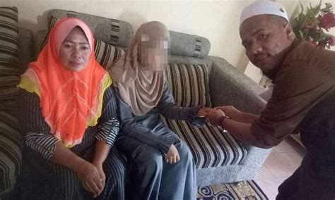 Malaysia Investigating Marriage Of Man To 11 Year Old Girl Daily Mail Online
