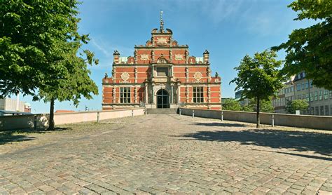 Levering af papiravisen du vælger selv hvor mange dage om ugen, du ønsker at modtage papirudgaven. Børsen - København | FotoHansen | Flickr