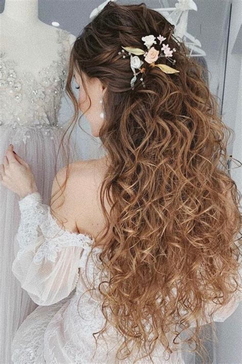 28 Easy And Gorgeous Prom Hairstyles For All Hair Types Honestlybecca
