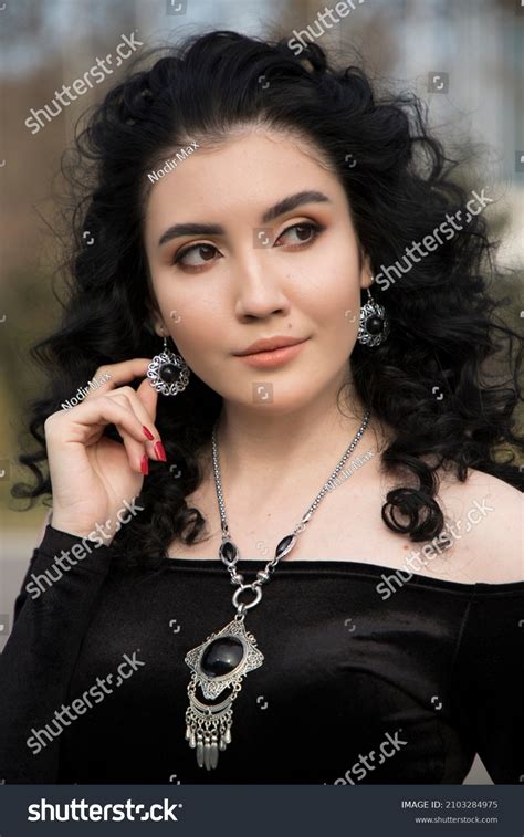 4537 Uzbekistan Women 이미지 스톡 사진 및 벡터 Shutterstock