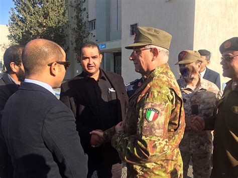 Libia Il Generale Graziano Visita Il Contingente Delloperazione