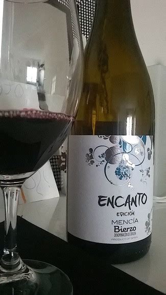 See 5 authoritative translations of encanto in english with example sentences, phrases and audio pronunciations. Vino Encanto Edición Mencía 2017