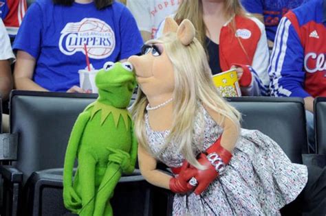 From One Pig To Another Kermit The Frog Talks New Love As He Opens Up