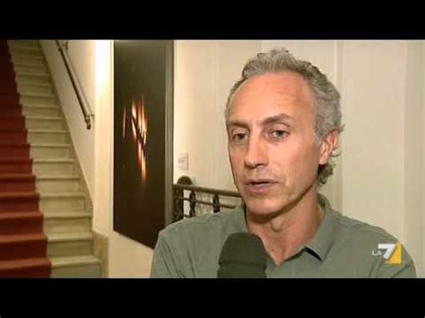 E che sia il generale figliuolo che è il suo nemico del momento, attacca il. E crisi fu: i commenti di Marco Travaglio ed Alessandro ...