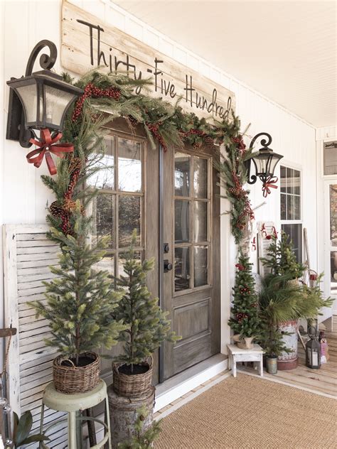20 Christmas Decorations For Front Porches