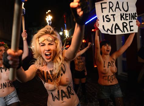 Activistas de FEMEN protestan desnudas contra prostitución en Alemania Spanish china org cn 中国最
