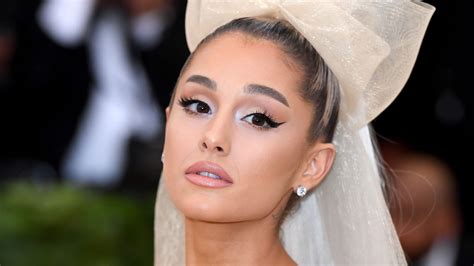 Ariana Grande Looks Unrecognisable At Michelle Yeoh S Oscars Party Thanks To New Bleached Brows