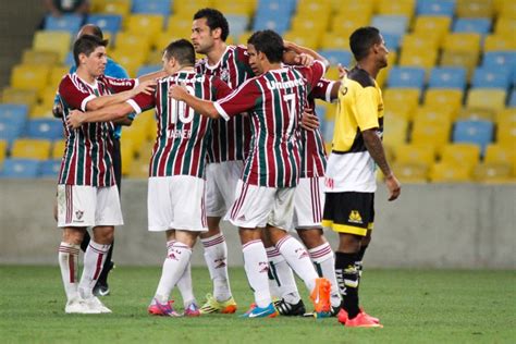 Matheus martins enfia para egídio na esquerda, ele domina e o bandeira assinala a posição. Resultado Fluminense x Criciúma na Primeira Liga (2-0 ...
