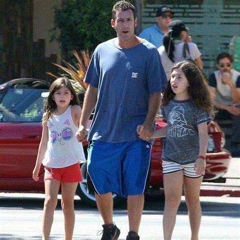 Adam Sandler reveló que sus hijas no soportan más de minutos de sus películas