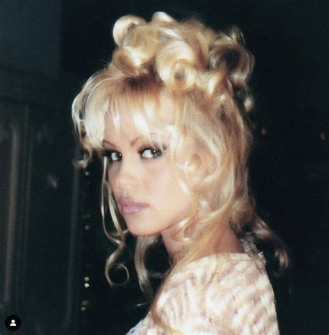 Una Foto Muestra A Pamela Anderson Irreconocible Para El Documental