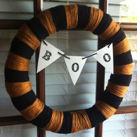 So Easy And Festive Yarn Wrapped Wreath With Bunting Fall Halloween