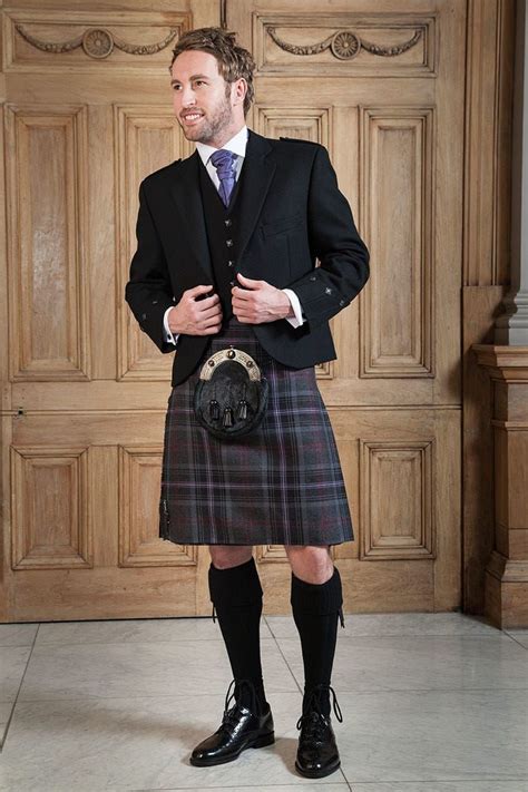 Hot Scottish Guys In Kilts Who Want To Soothe Your Battered Soul