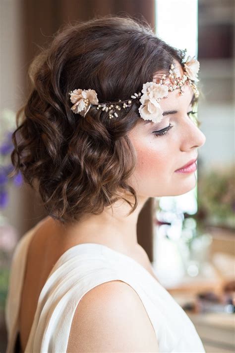 Beautiful And Unique Hair Accessory Ideas For Your Wedding Day