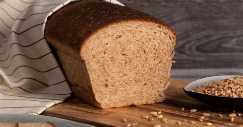Du kannst einen solchen stracciatella kuchen als blechkuchen oder auch in einer kastenform backen. Vollkorntoastbrot selber machen | Rezept in 2020 ...