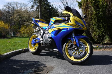 While the 2020 fireblade does not share the v4 layout of the rc213v motogp machine, it does share the same short stroke design and exact bore dimensions as the machine that marquez races, and the new fireblade has been developed in close collaboration. BRAND NEW !! Honda CBR1000RR - Wolverine Edition