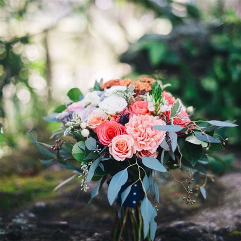16 Unexpected Carnation Wedding Bouquets