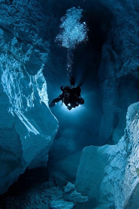 Pin By Bg On Beautiful Pictures Underwater Caves Cave Diving