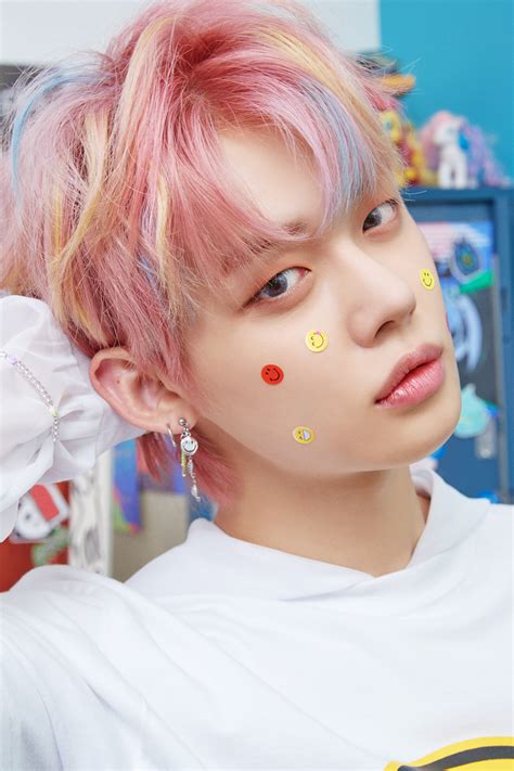 Tomorrow x together recently stopped by genius to perform their latest hit, blue hour, which has already racked up 27 million youtube views to date. TXT Blue Hour Concept/Teaser Photos R (Yeonjun) (HD/HQ/HR ...