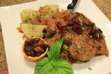 Pork chops with sauerkraut entree. Pork Chops with Apples and Sauerkraut