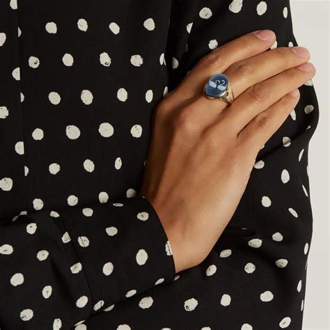 Get the information with baunat. Put a right-hand ring on it | Unusual wedding rings, Right ...