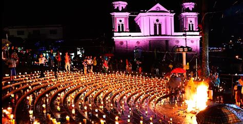 El día de las velitas o noche de las velitas es una de las festividades más tradicionales de colombia, con la que se celebra el dogma de la inmaculada concepción de la virgen maría. Vive la Noche de las Velitas en Colombia - National ...