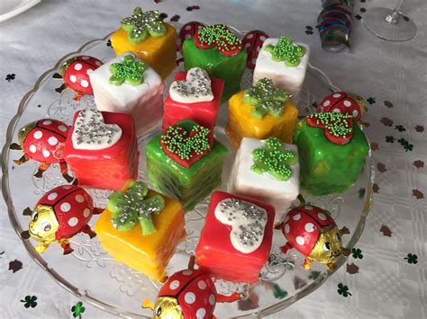 Maybe you would like to learn more about one of these? Petit Fours - lecker-macht-süchtig | Kochen und backen ...