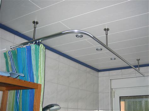 Der halbkreis wird verdeckt mit zwei bohrungen an der wand befestigt und an der decke oder wand abgestützt. Duschstange L-Form, für Dusche, Badewanne oder ...