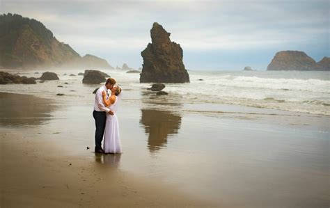 Planning an oregon coast wedding or reception? Wedding Elopement Packages on the Oregon coast