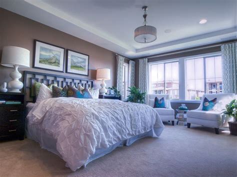 They are some examples of a retro and modern bedroom setup. 30 Romantic Bedroom Decor Ideas - The Sleep Judge