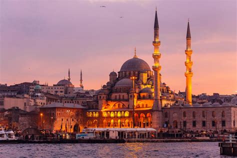 Straddling two continents, istanbul's rich heritage is the result of european and asian cultures intertwining for centuries. A MAJOR earthquake will destroy Istanbul with just a few ...