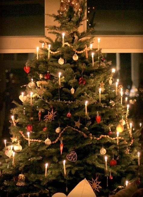 30 Astonishing Old Fashioned Christmas Tree Decorations Ideas Magment